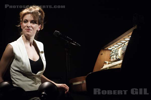 EMILY LOIZEAU - 2006-03-17 - PARIS - La Comedia - 